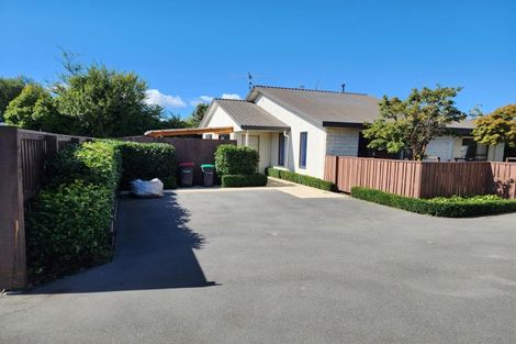 Photo of property in 12 Gatonby Place, Avonhead, Christchurch, 8042