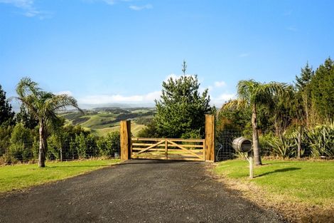 Photo of property in 124 Te Kanae Road, South Head, Helensville, 0874