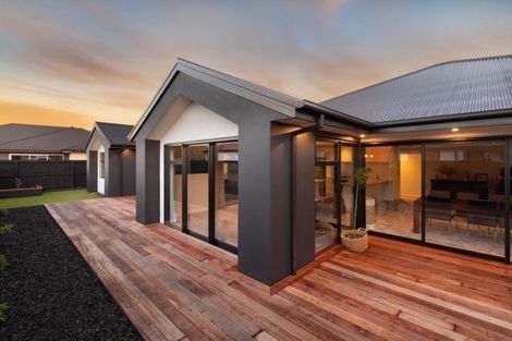 Photo of property in 40 Holiday Drive, Mairehau, Christchurch, 8052