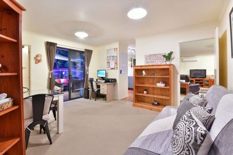 Photo of property in 11 Roberta Crescent, Orewa, 0931