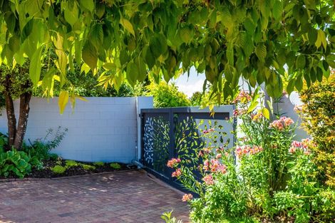 Photo of property in 2 Krissell Place, Acacia Bay, Taupo, 3330