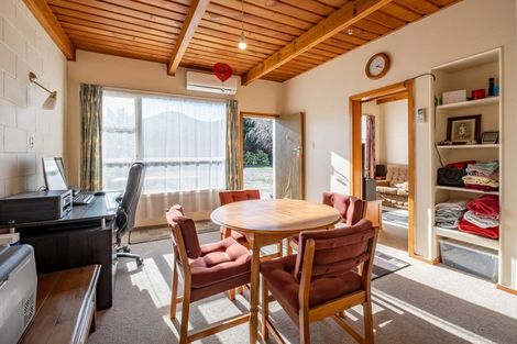 Photo of property in 207a Waikawa Road, Waikawa, Picton, 7220