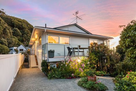 Photo of property in 1a Gill Road, Lowry Bay, Lower Hutt, 5013