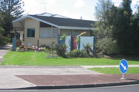 Photo of property in 2/239 Lake Road, Northcote, Auckland, 0627