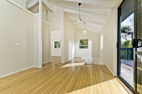 Photo of property in 109 Domain Crescent, Muriwai, Waimauku, 0881