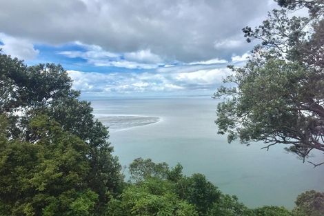 Photo of property in 18 Cliff View Drive, Green Bay, Auckland, 0604