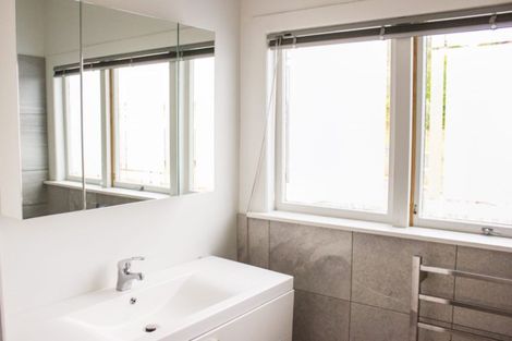 Photo of property in 1/54a Birkdale Road, Birkdale, Auckland, 0626