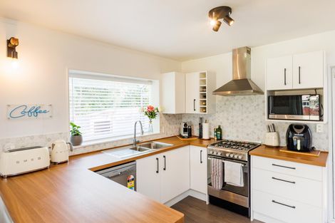 Photo of property in 21 Dalfield Place, Highbury, Palmerston North, 4412