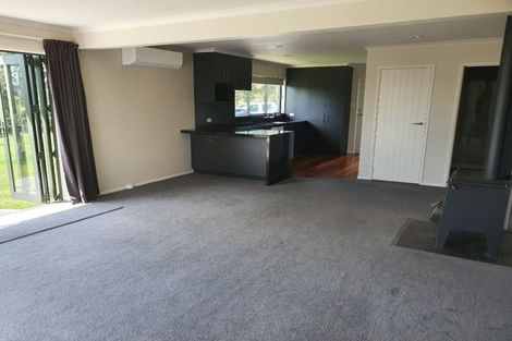 Photo of property in 124 Kent Road, Burgess Park, New Plymouth, 4371