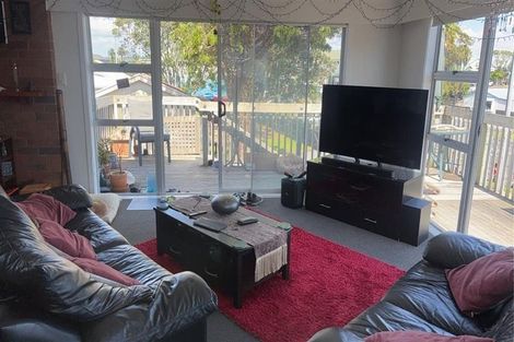 Photo of property in 931 Whangaparaoa Road, Manly, Whangaparaoa, 0930