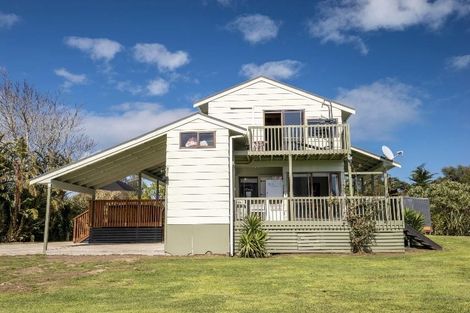 Photo of property in 2656 South Head Road, South Head, Helensville, 0874