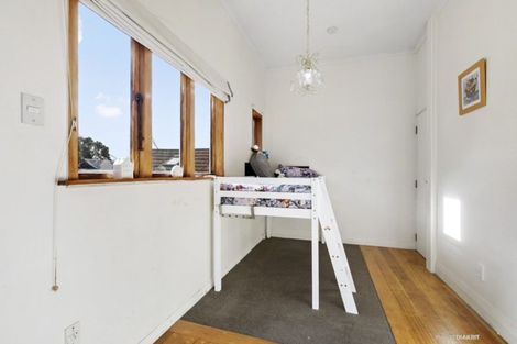 Photo of property in 161 Sutherland Road, Lyall Bay, Wellington, 6022