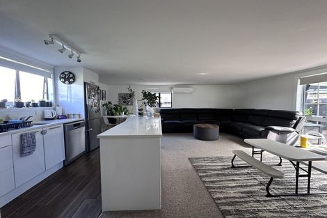 Photo of property in 4 Centreway Road, Orewa, 0931