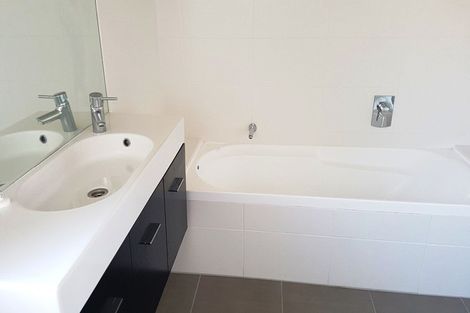 Photo of property in 2 Graham Collins Drive, Windsor Park, Auckland, 0632