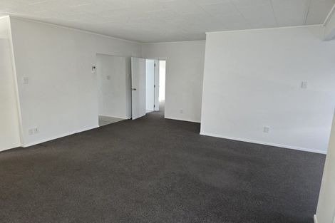 Photo of property in 2/1 Tomintoul Place, Highland Park, Auckland, 2010