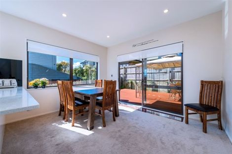 Photo of property in 21 Midhurst Avenue, Henderson, Auckland, 0612