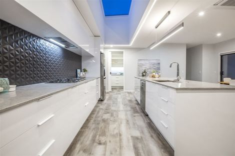 Photo of property in 55 Queen Charlotte Drive, Aotea, Porirua, 5024