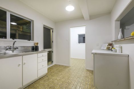 Photo of property in 37 Vina Place, Massey, Auckland, 0614