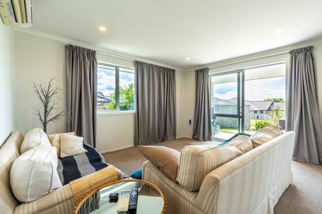 Photo of property in 32 Richardson Road, Omokoroa, 3114