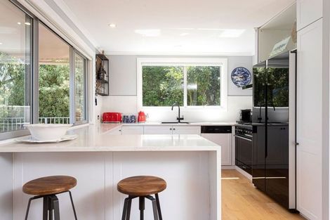 Photo of property in 10 Bayview Crescent, Duvauchelle, 7581