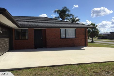 Photo of property in 12 O'farrell Drive, One Tree Point, 0118