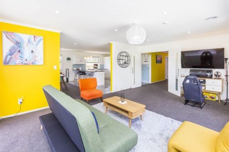 Photo of property in 25b Mount Marua Way, Timberlea, Upper Hutt, 5018