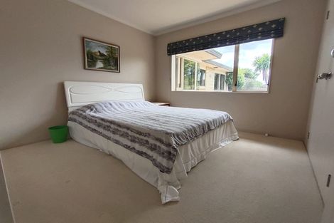 Photo of property in 16 Corrofin Drive, East Tamaki, Auckland, 2013