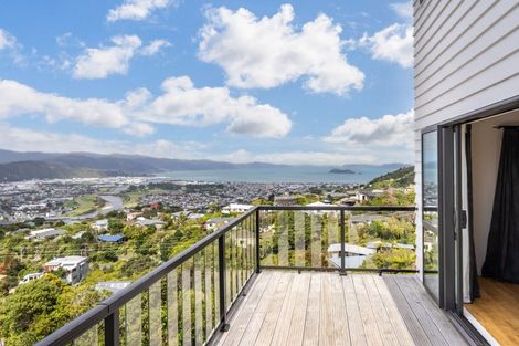Photo of property in 8 Poto Road, Normandale, Lower Hutt, 5010
