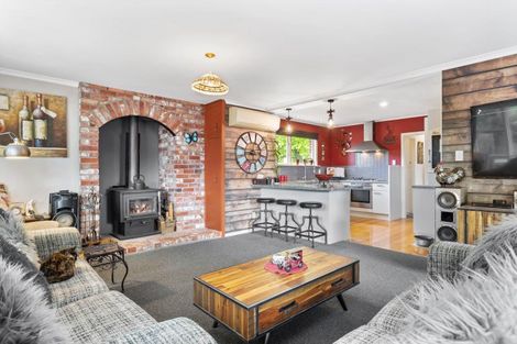 Photo of property in 104 Main North Road, Woodend, 7610