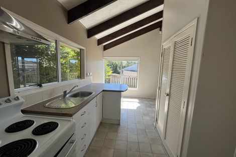 Photo of property in 2/10 Waratah Street, Birkenhead, Auckland, 0626