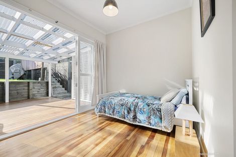 Photo of property in 123 Tauhinu Road, Miramar, Wellington, 6022