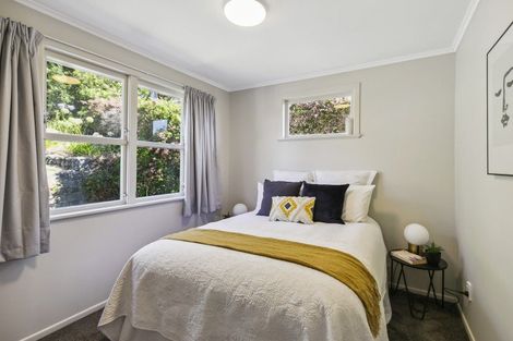 Photo of property in 15 Kahikatea Grove, Paparangi, Wellington, 6037