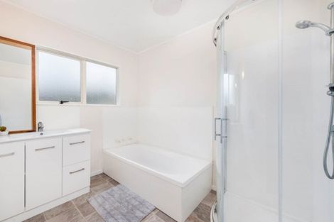 Photo of property in 13 Kinvig Place, Ranui, Auckland, 0612
