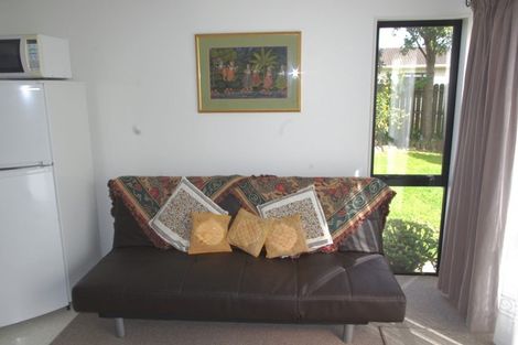 Photo of property in 3 Nadine Place, Mangere Bridge, Auckland, 2022