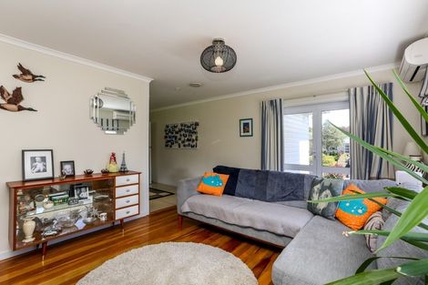 Photo of property in 31 Awanui Street, Merrilands, New Plymouth, 4312