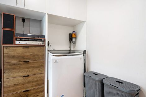 Photo of property in 2/615 Swanson Road, Swanson, Auckland, 0612