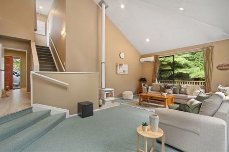 Photo of property in 16a Kingsclere Place, Goodwood Heights, Auckland, 2105