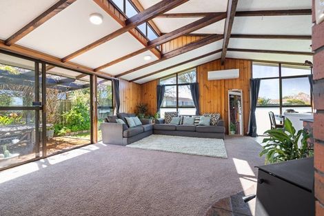 Photo of property in 6 Colonial Place, Kelvin Grove, Palmerston North, 4414