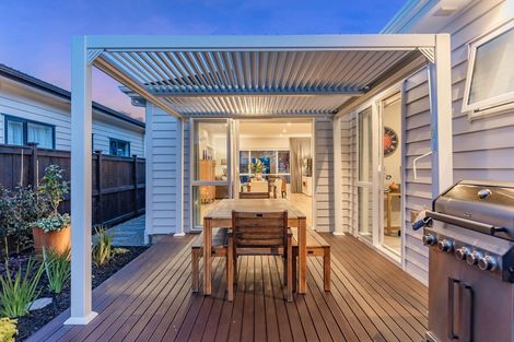 Photo of property in 9 Ropere Street, Kumeu, 0810