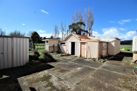 Photo of property in 24 Lovell Road, Woodville, 4998