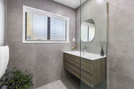 Photo of property in 52 Waiora Road, Stanmore Bay, Whangaparaoa, 0932