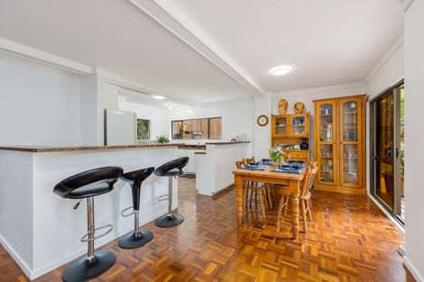 Photo of property in 33 Quinns Road, Waiatarua, Auckland, 0612