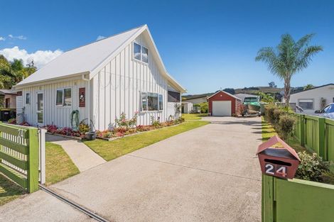 Photo of property in 24 Wells Place, Whitianga, 3510