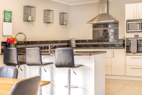 Photo of property in 5 Pearson Place, Paraparaumu, 5032