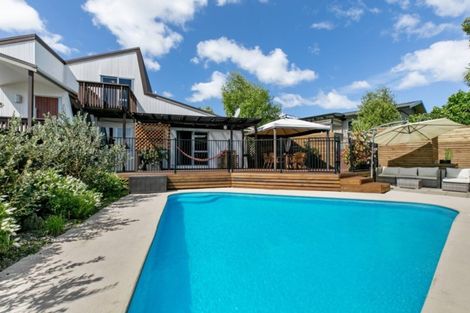 Photo of property in 1 Waitawa Place, Lynmore, Rotorua, 3010