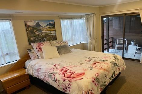 Photo of property in 37 Pigeon Mountain Road, Half Moon Bay, Auckland, 2012