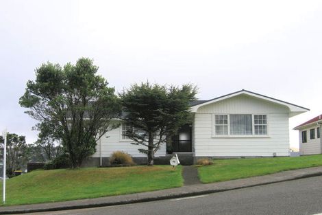 Photo of property in 92 Stewart Drive, Newlands, Wellington, 6037