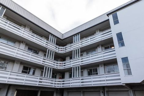 Photo of property in 5 Hawker Street, Mount Victoria, Wellington, 6011