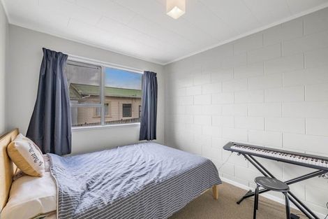 Photo of property in 21 Kamara Road, Glen Eden, Auckland, 0602