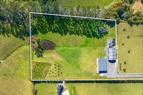 Photo of property in 4 Hanham Road, Kumeu, 0891